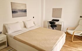 Colourful Apartment In The Heart Of Athens